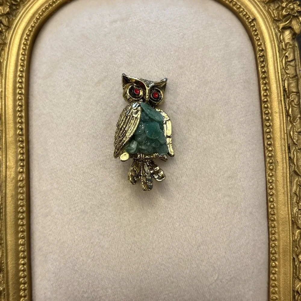 Vintage Owl Brooch Pin Gold‎ Tone Colorful Green Stones Fun